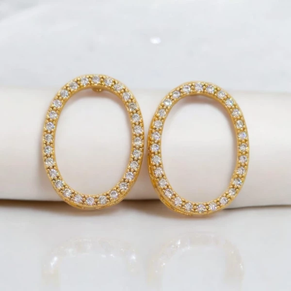 Brinco Oval Vazado Zirconia